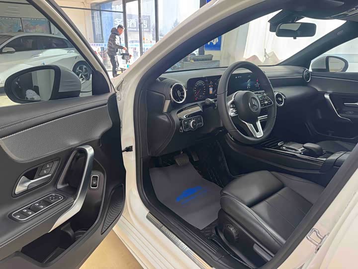 Фото 7 - Mercedes-Benz A-Class