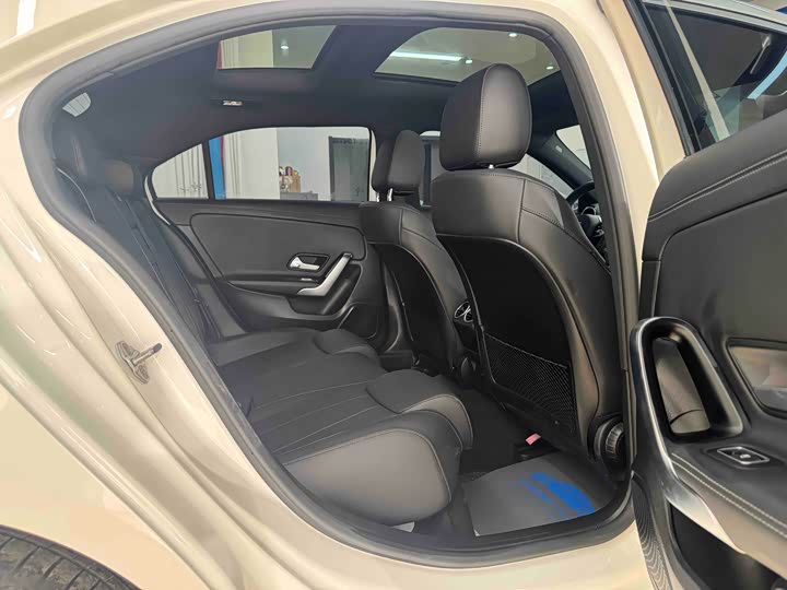 Фото 9 - Mercedes-Benz A-Class