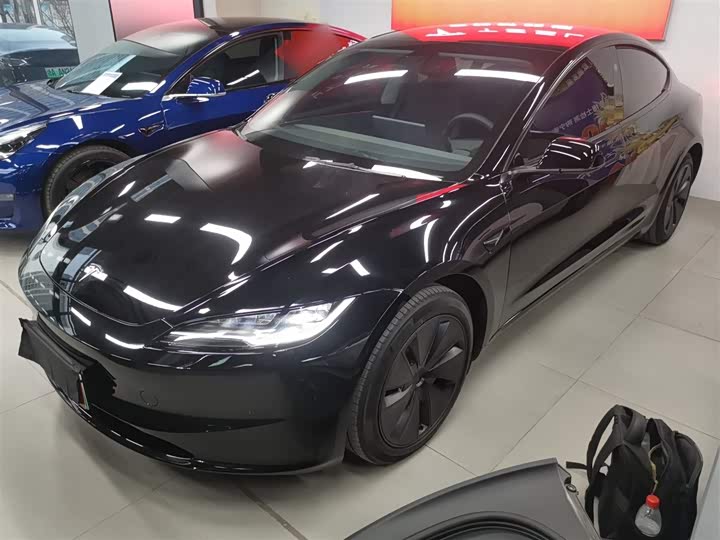 Фото 2 - Tesla Model 3