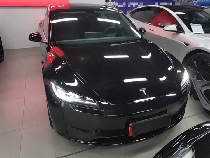 Фото 3 - Tesla Model 3