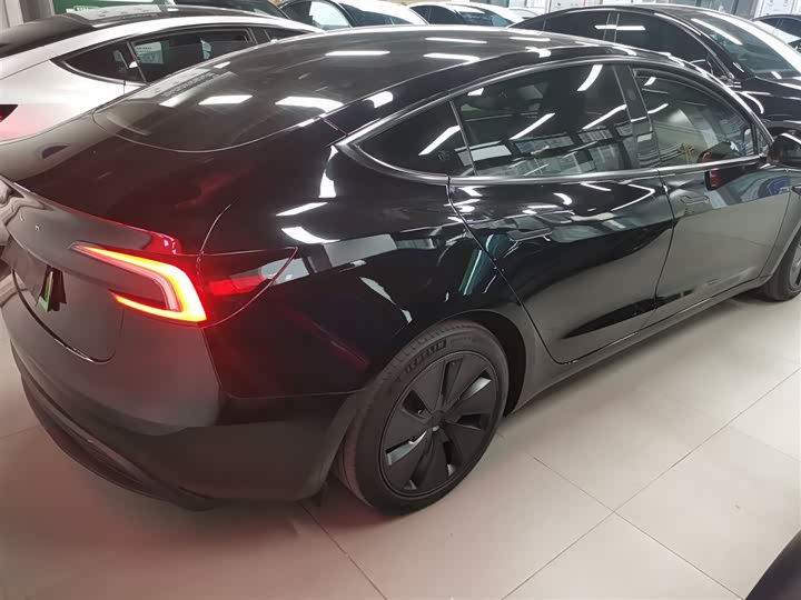 Фото 7 - Tesla Model 3