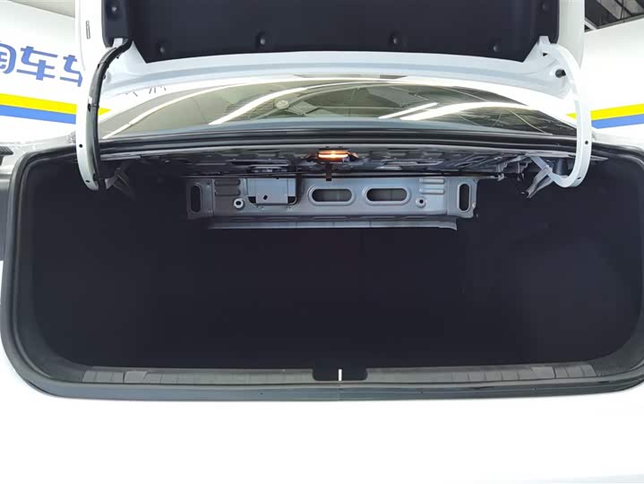 Фото 4 - Geely Emgrand