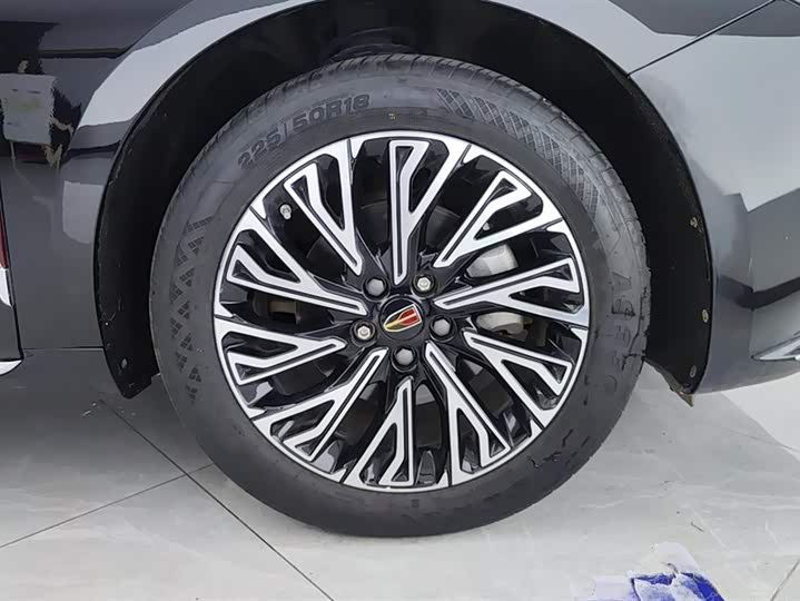 Фото 6 - Hongqi H5