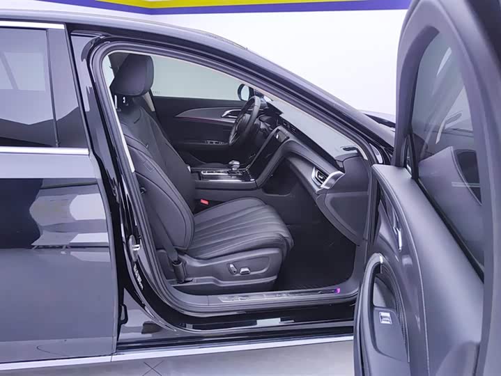 Фото 8 - Hongqi H5