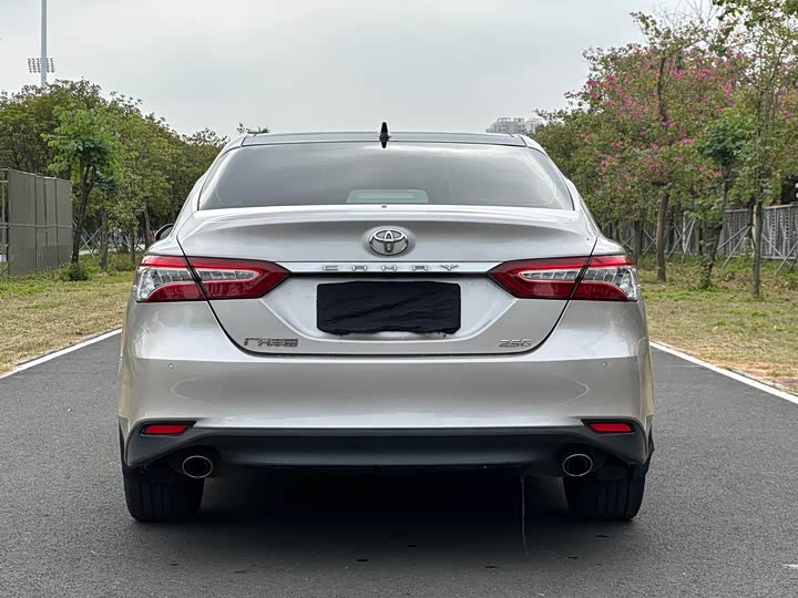 Фото 5 - Toyota Camry