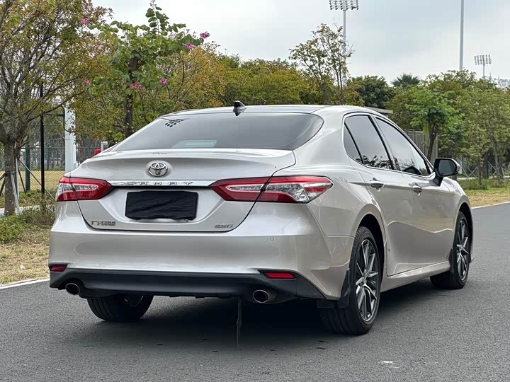 Фото 6 - Toyota Camry