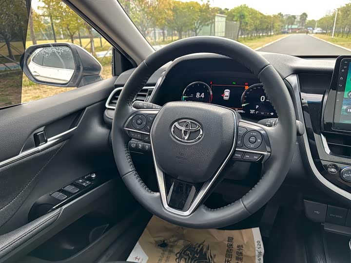 Фото 9 - Toyota Camry