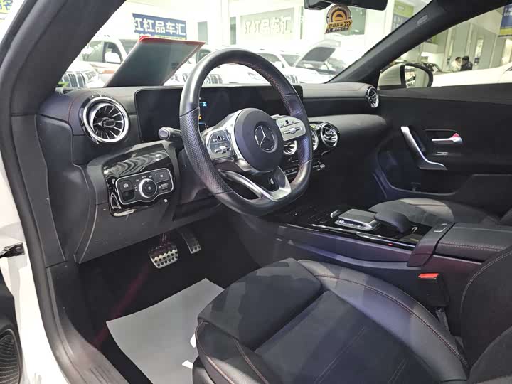 Фото 4 - Mercedes-Benz CLA-Class