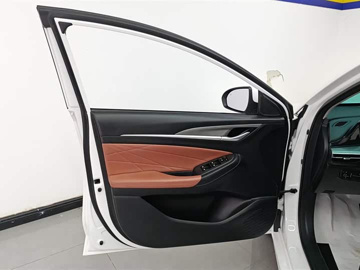 Фото 7 - Changan Eado Plus