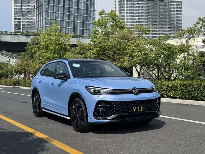 Фото 3 - Volkswagen Tiguan L Pro