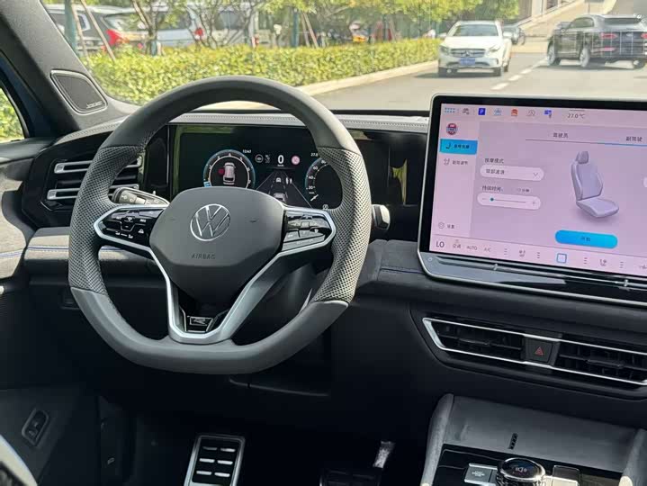 Фото 4 - Volkswagen Tiguan L Pro