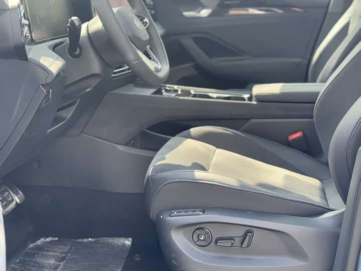 Фото 6 - Volkswagen Tiguan L Pro