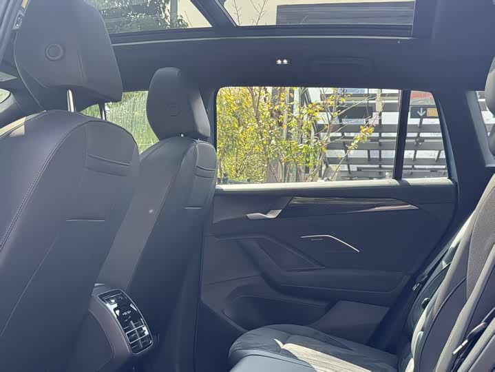 Фото 8 - Volkswagen Tiguan L Pro