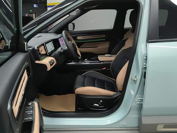 Фото 9 - Geely Icon