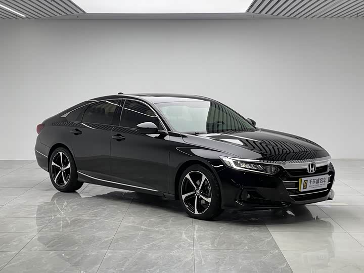 Фото 3 - Honda Accord