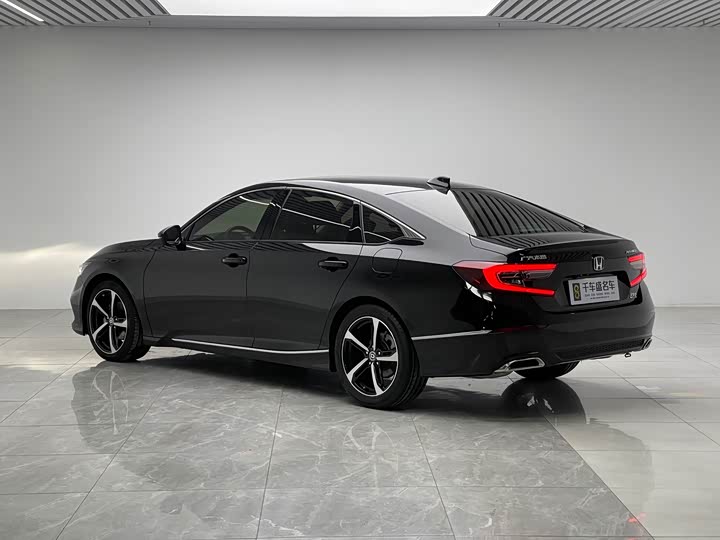 Фото 4 - Honda Accord