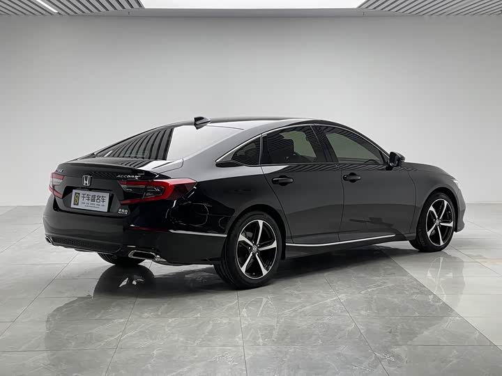 Фото 6 - Honda Accord