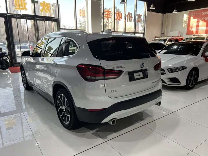 Фото 8 - BMW X1