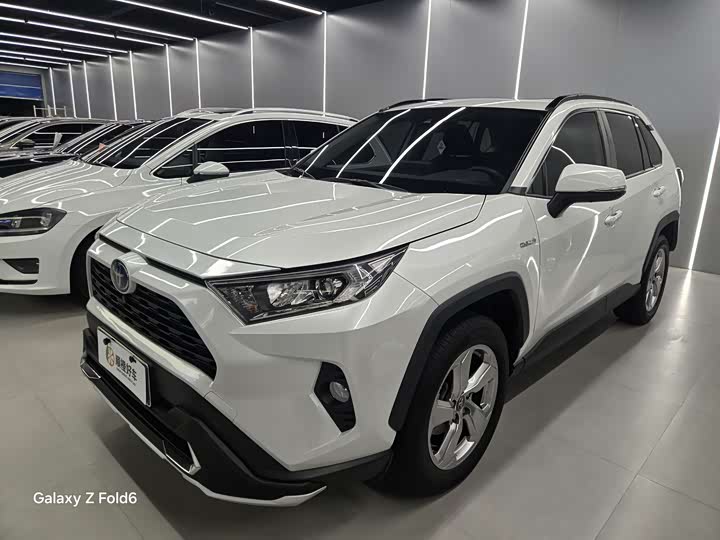 Фото 1 - Toyota RAV4