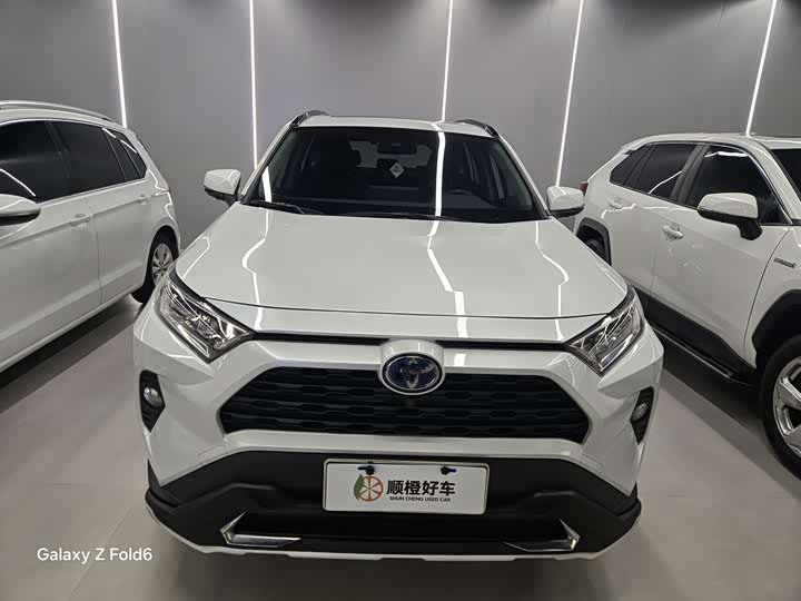 Фото 2 - Toyota RAV4