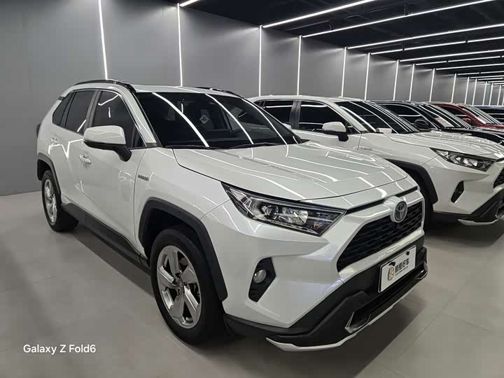 Фото 3 - Toyota RAV4