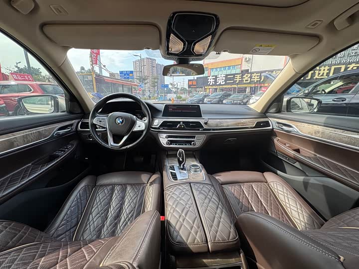 Фото 5 - BMW 7 Series