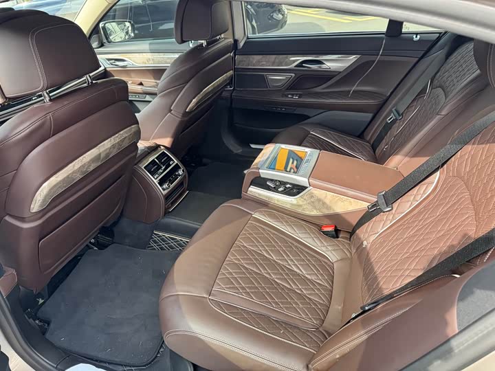 Фото 6 - BMW 7 Series