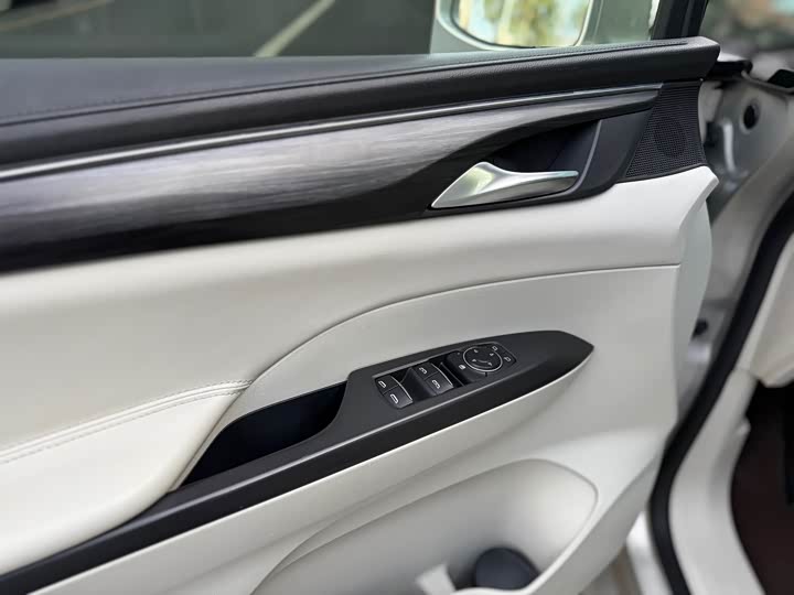 Фото 9 - Buick GL8 ES