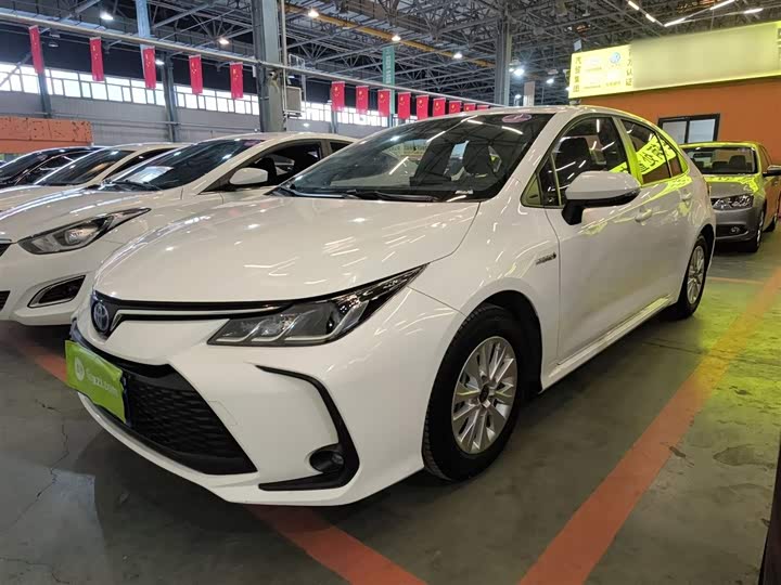 Фото 2 - Toyota Corolla