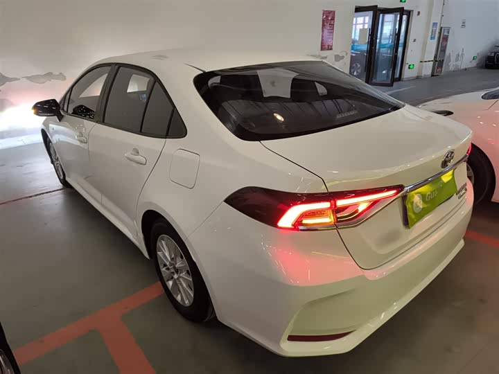 Фото 5 - Toyota Corolla