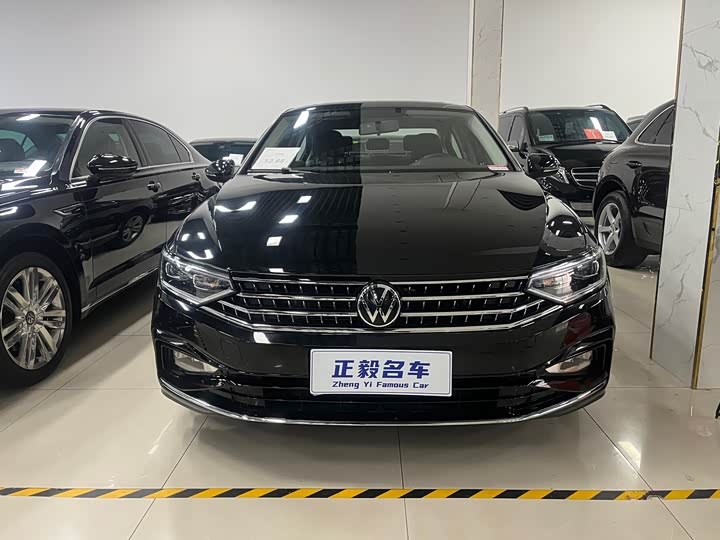 Фото 2 - Volkswagen Magotan