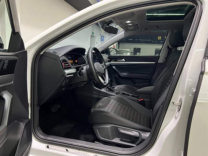 Фото 8 - Volkswagen Lavida