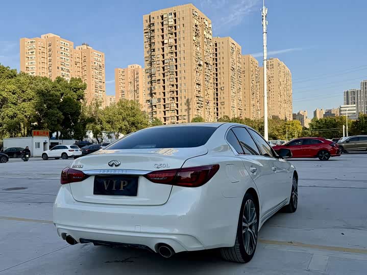 Фото 3 - Infiniti Q50L