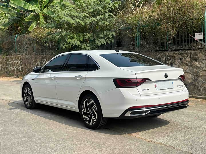 Фото 4 - Volkswagen Sagitar L