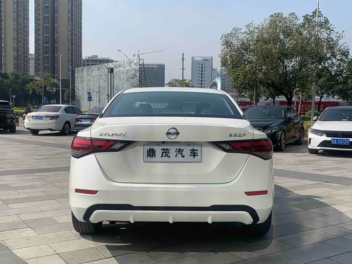 Фото 4 - Nissan Sylphy
