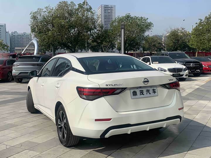 Фото 7 - Nissan Sylphy