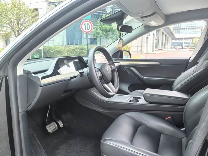 Фото 4 - Tesla Model Y