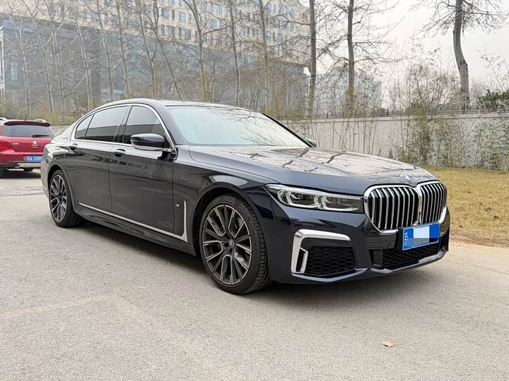 Фото 2 - BMW 7 Series