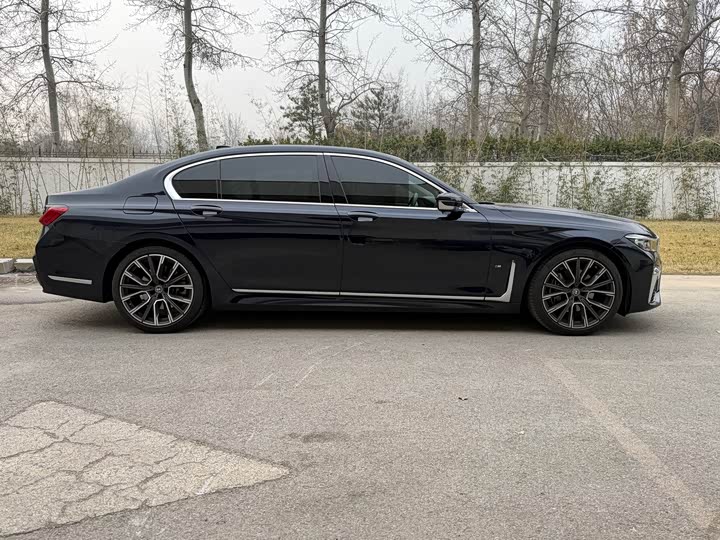 Фото 3 - BMW 7 Series