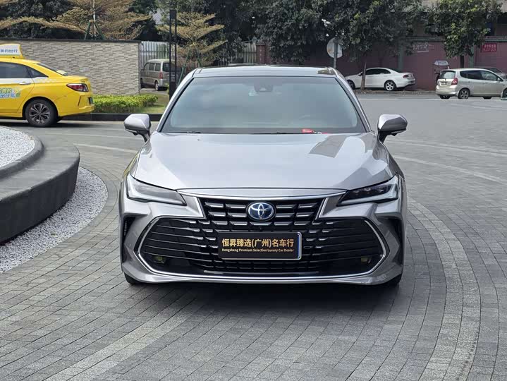Фото 2 - Toyota Avalon