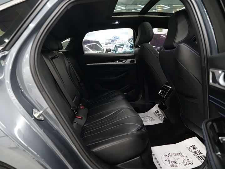 Фото 6 - Geely Preface