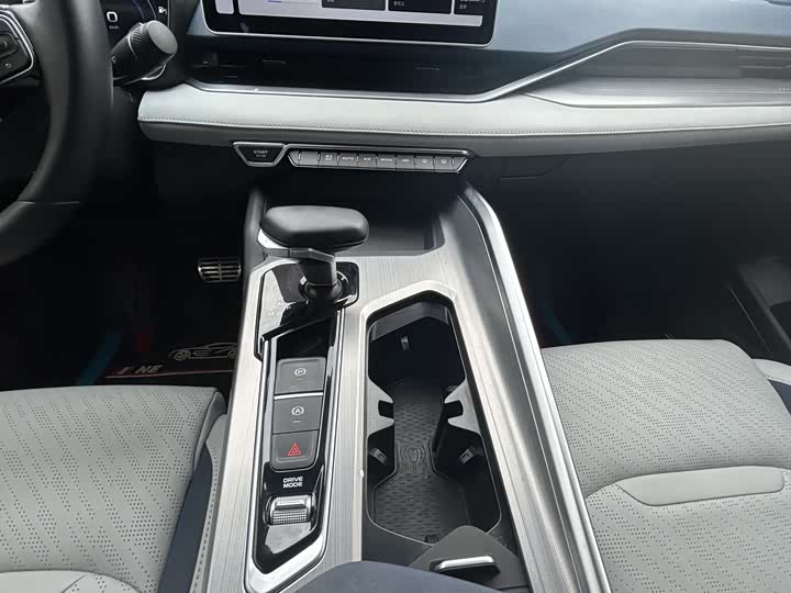 Фото 8 - Geely Preface