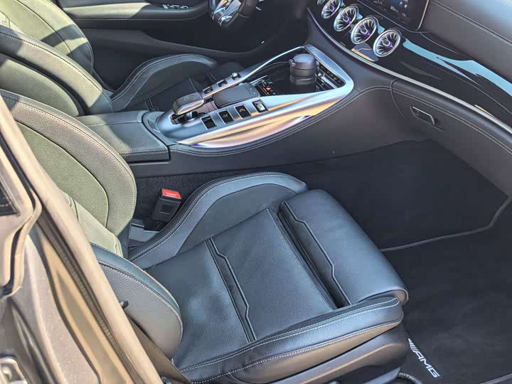 Фото 3 - Mercedes-Benz AMG GT