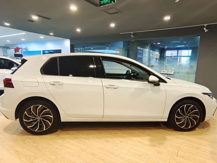 Фото 3 - Volkswagen Golf