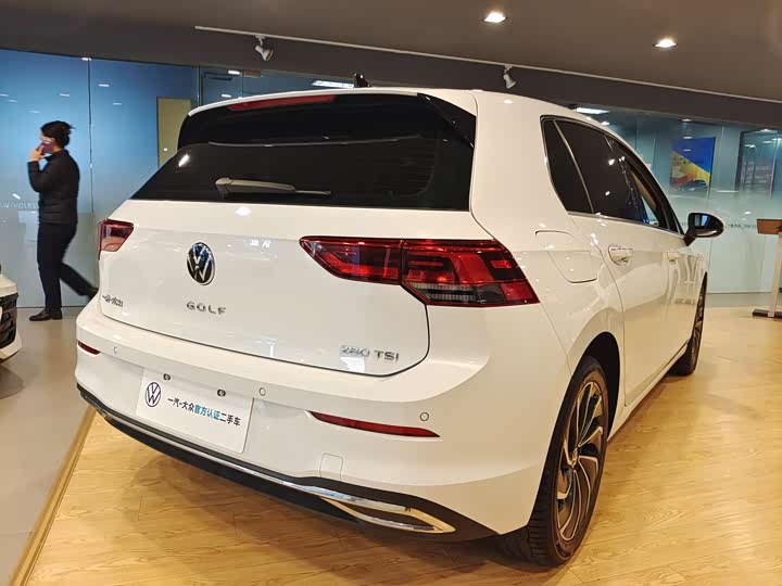 Фото 4 - Volkswagen Golf