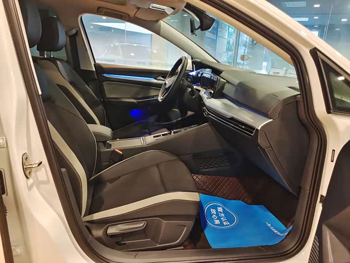 Фото 8 - Volkswagen Golf