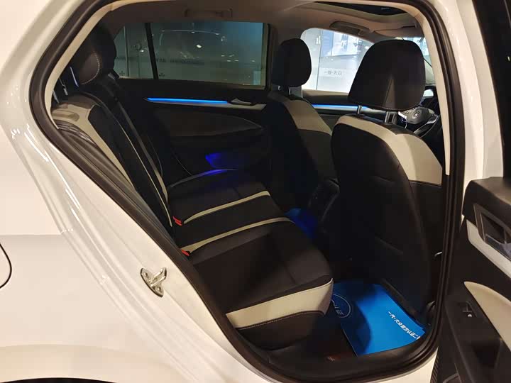 Фото 9 - Volkswagen Golf