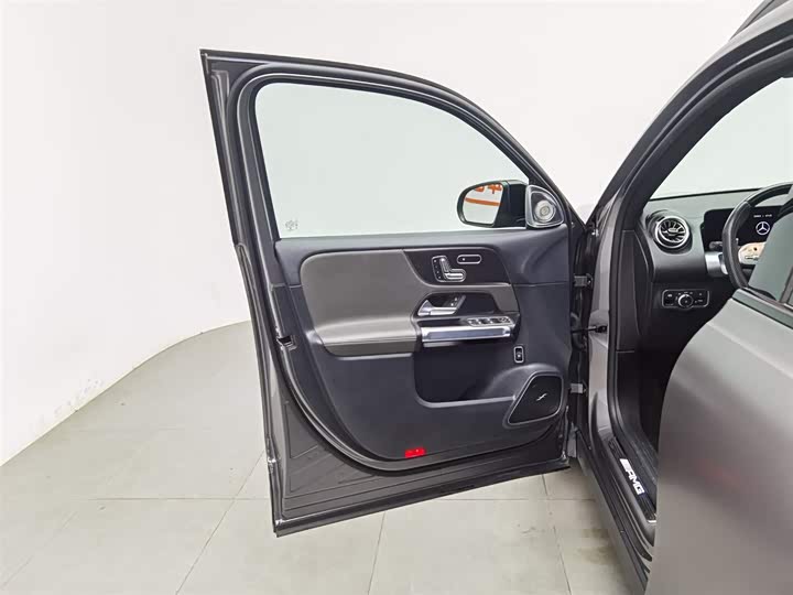 Фото 8 - Mercedes-Benz GLB-Class AMG