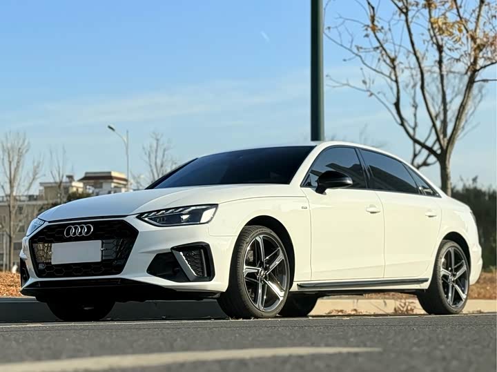 Фото 2 - Audi A4L