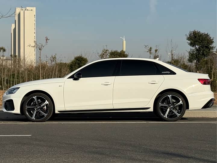 Фото 4 - Audi A4L